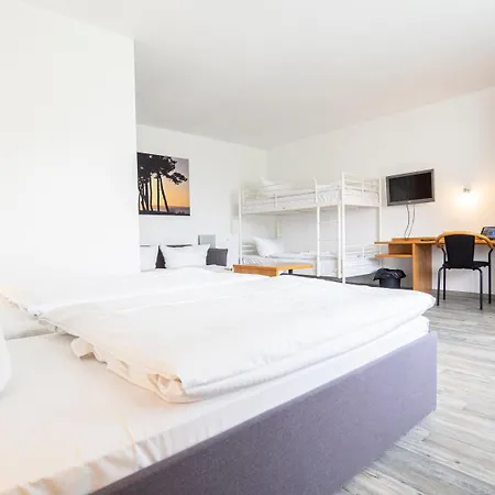 Stralsund מלון 2*