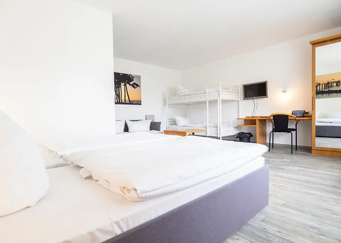 Stralsund מלון 2*